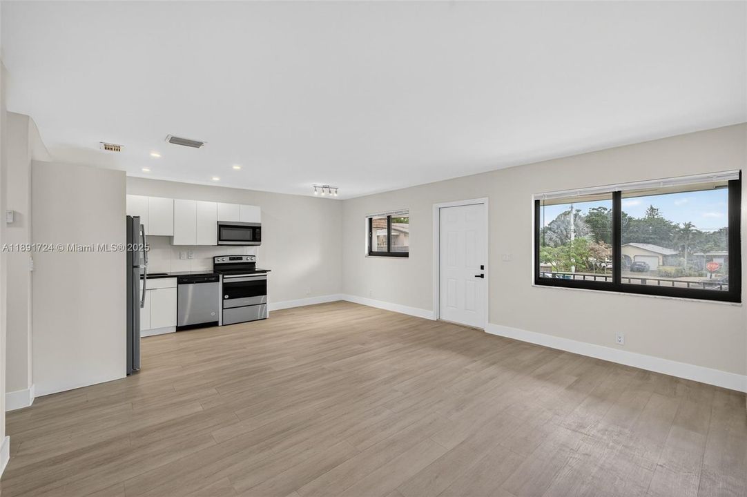 Recientemente alquilado: $2,200 (2 camas, 1 baños, 900 Pies cuadrados)