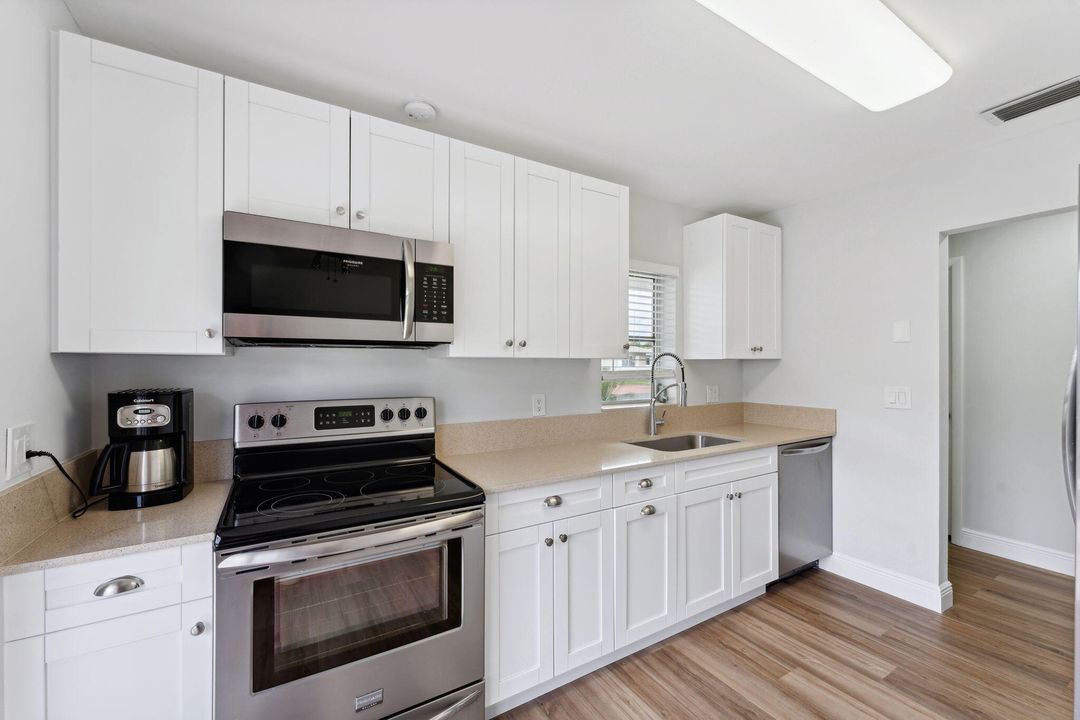 Active With Contract: $2,150 (2 beds, 2 baths, 1044 Square Feet)