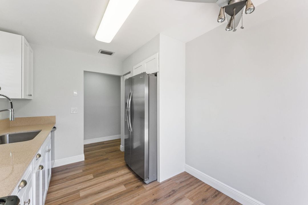 Active With Contract: $2,150 (2 beds, 2 baths, 1044 Square Feet)