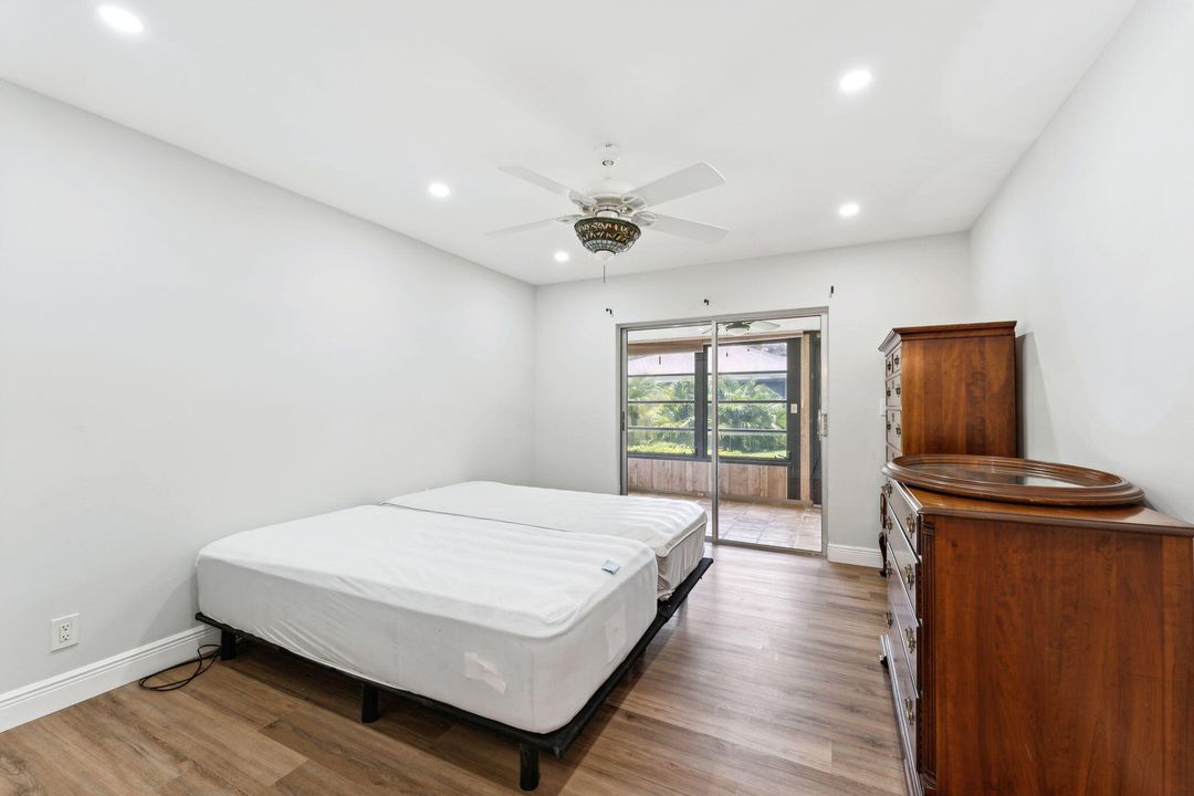Active With Contract: $2,150 (2 beds, 2 baths, 1044 Square Feet)