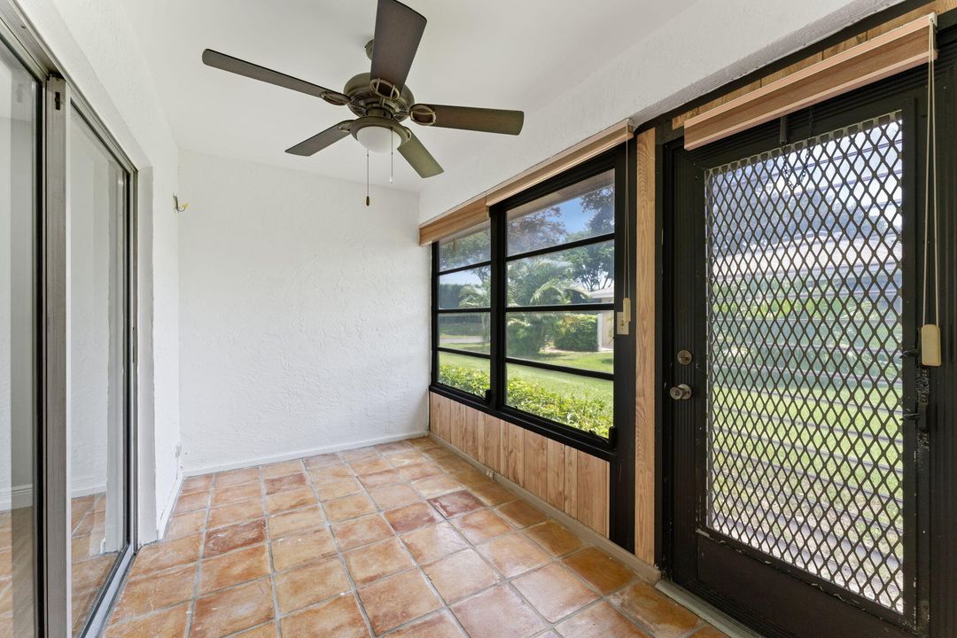 Active With Contract: $2,150 (2 beds, 2 baths, 1044 Square Feet)