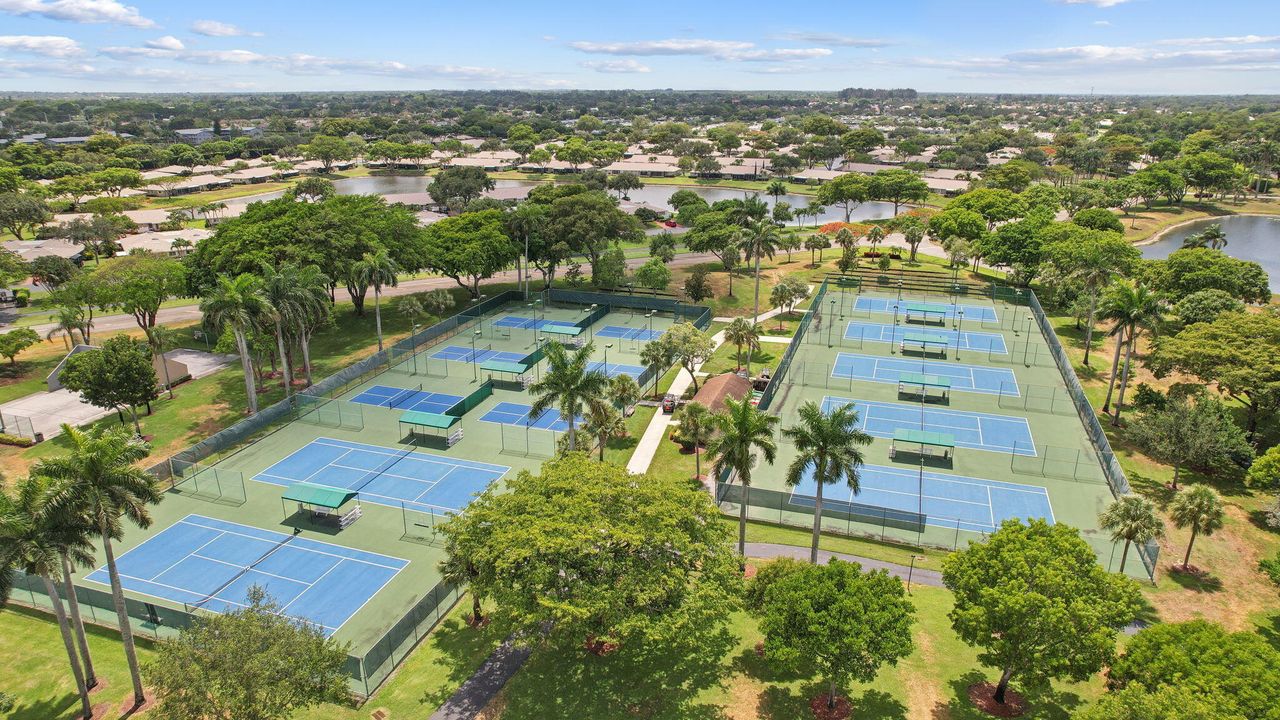 Active With Contract: $2,150 (2 beds, 2 baths, 1044 Square Feet)