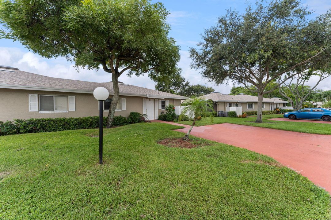 Active With Contract: $2,150 (2 beds, 2 baths, 1044 Square Feet)