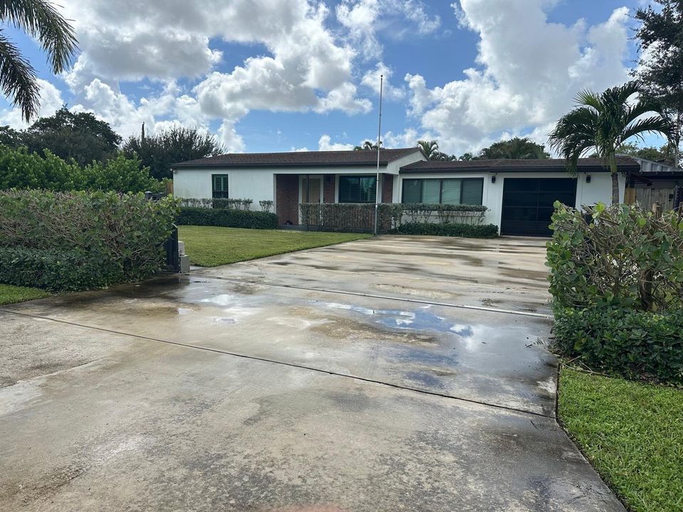 For Rent: $3,200 (3 beds, 2 baths, 1080 Square Feet)