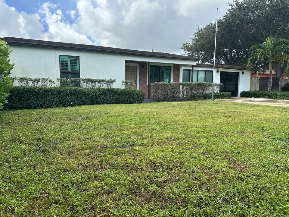 For Rent: $3,200 (3 beds, 2 baths, 1080 Square Feet)