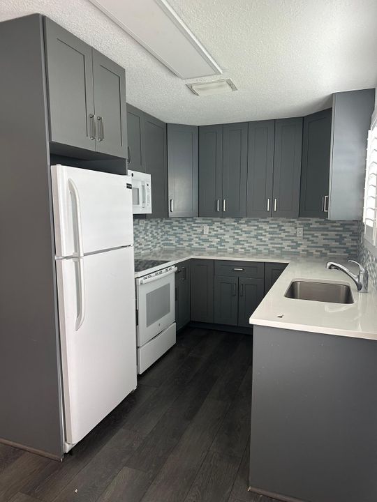 For Rent: $3,200 (3 beds, 2 baths, 1080 Square Feet)