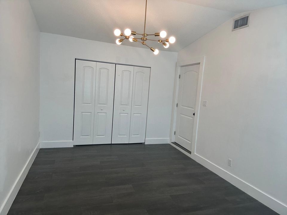 For Rent: $3,200 (3 beds, 2 baths, 1080 Square Feet)