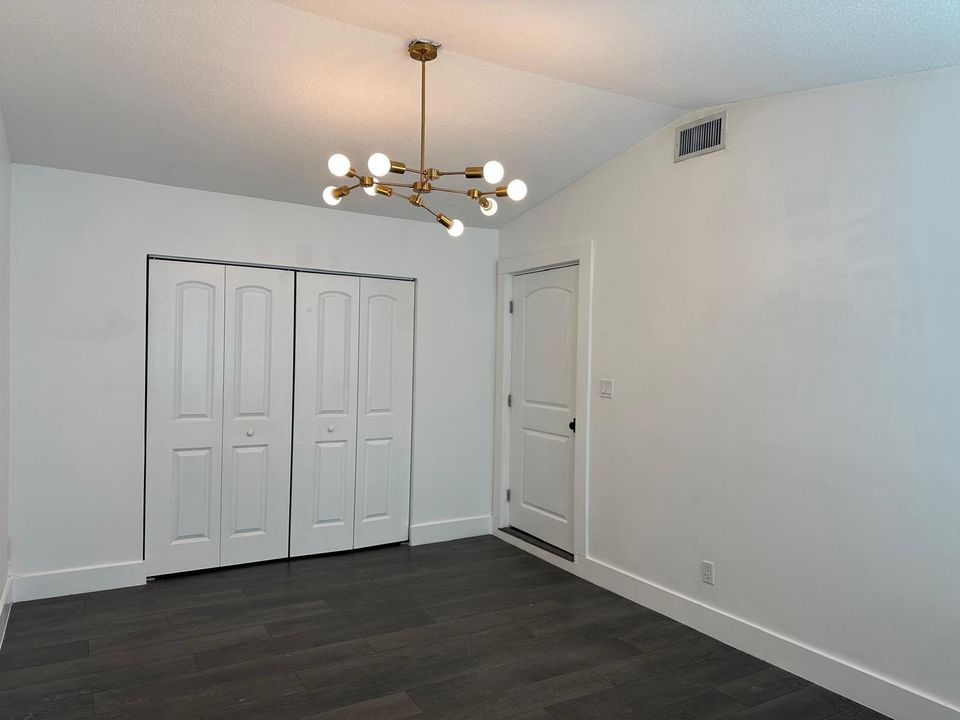 For Rent: $3,200 (3 beds, 2 baths, 1080 Square Feet)