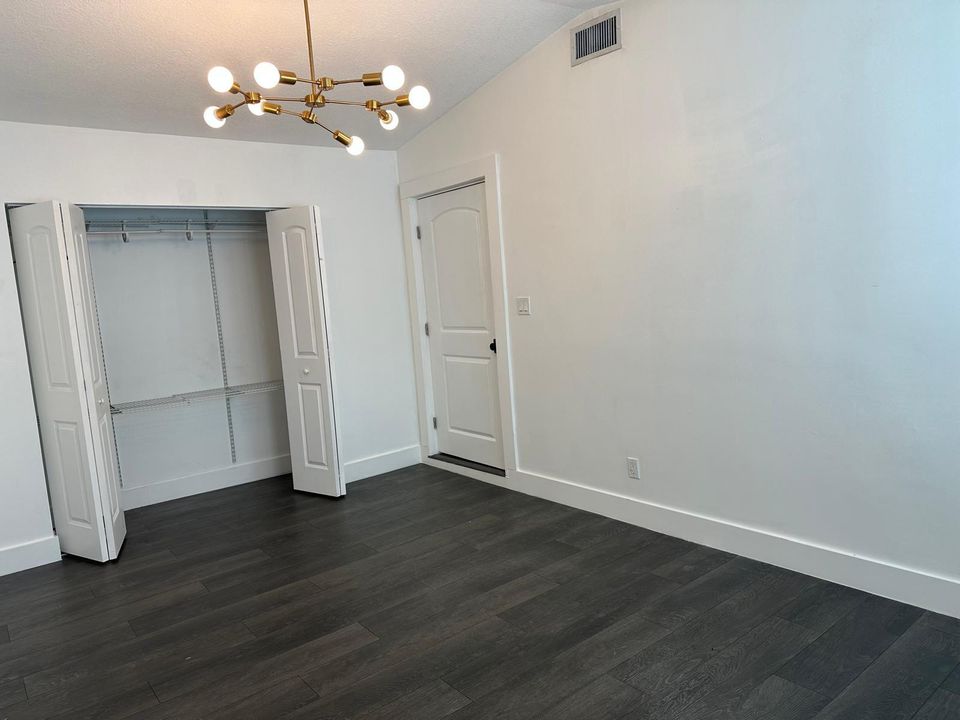 For Rent: $3,200 (3 beds, 2 baths, 1080 Square Feet)