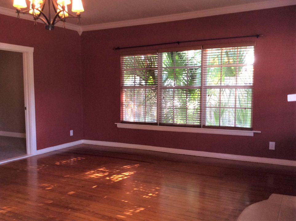 В аренду: $4,000 (4 спален, 2 ванн, 2580 Квадратных фут)