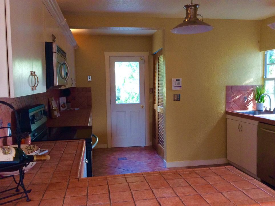 В аренду: $4,000 (4 спален, 2 ванн, 2580 Квадратных фут)