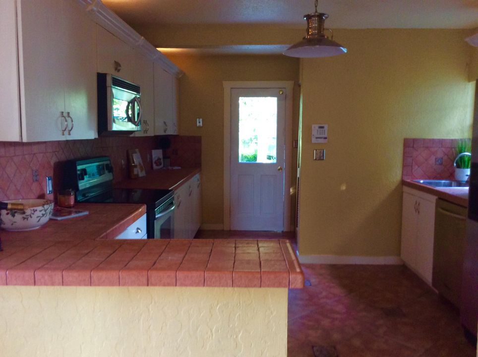 В аренду: $4,000 (4 спален, 2 ванн, 2580 Квадратных фут)