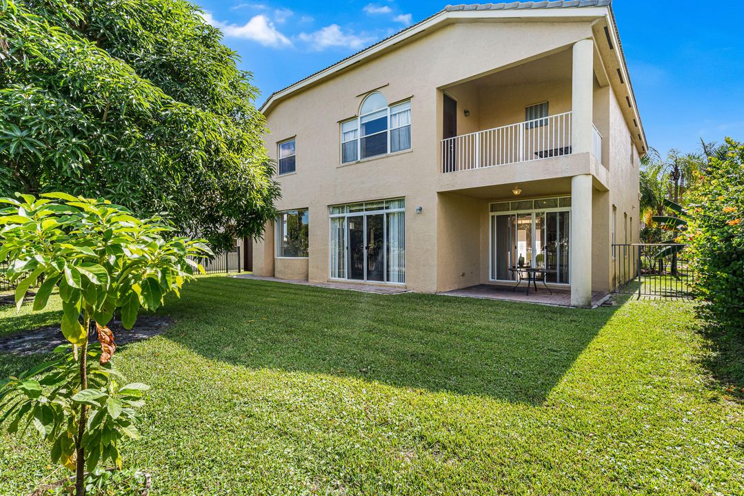 For Sale: $995,000 (6 beds, 5 baths, 4168 Square Feet)