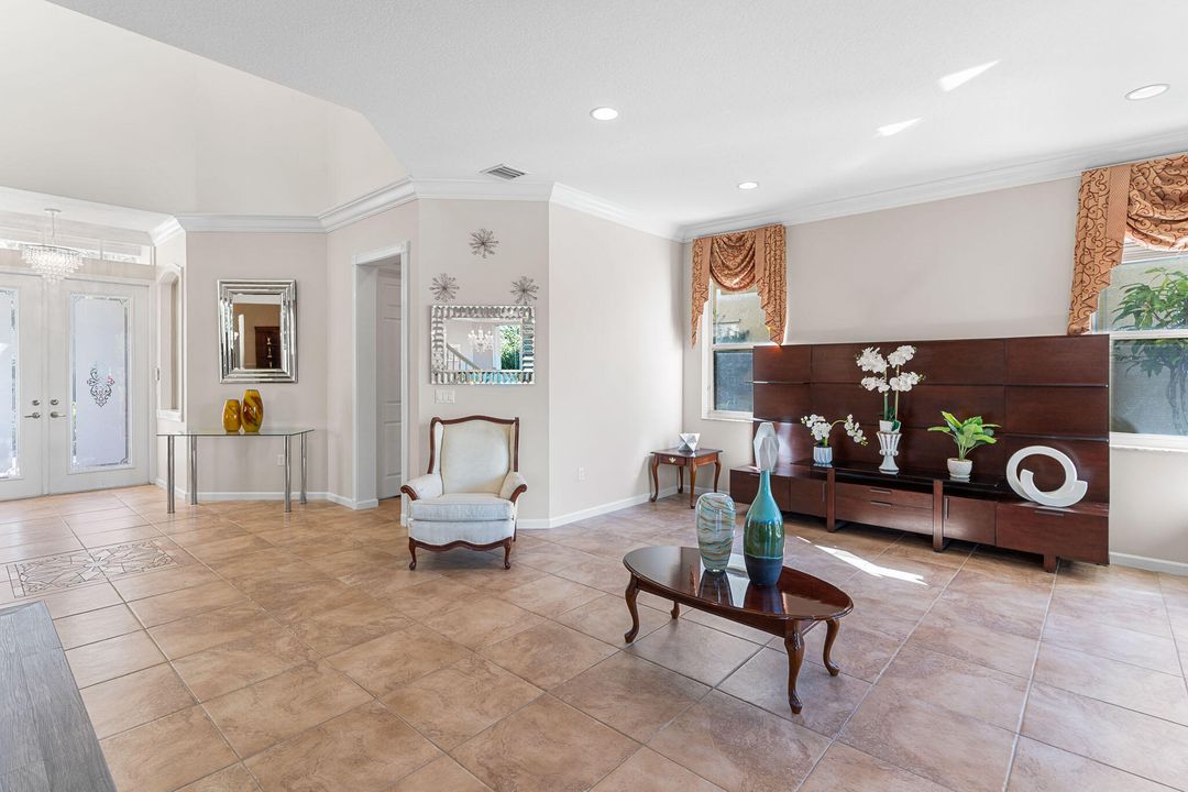 For Sale: $995,000 (6 beds, 5 baths, 4168 Square Feet)