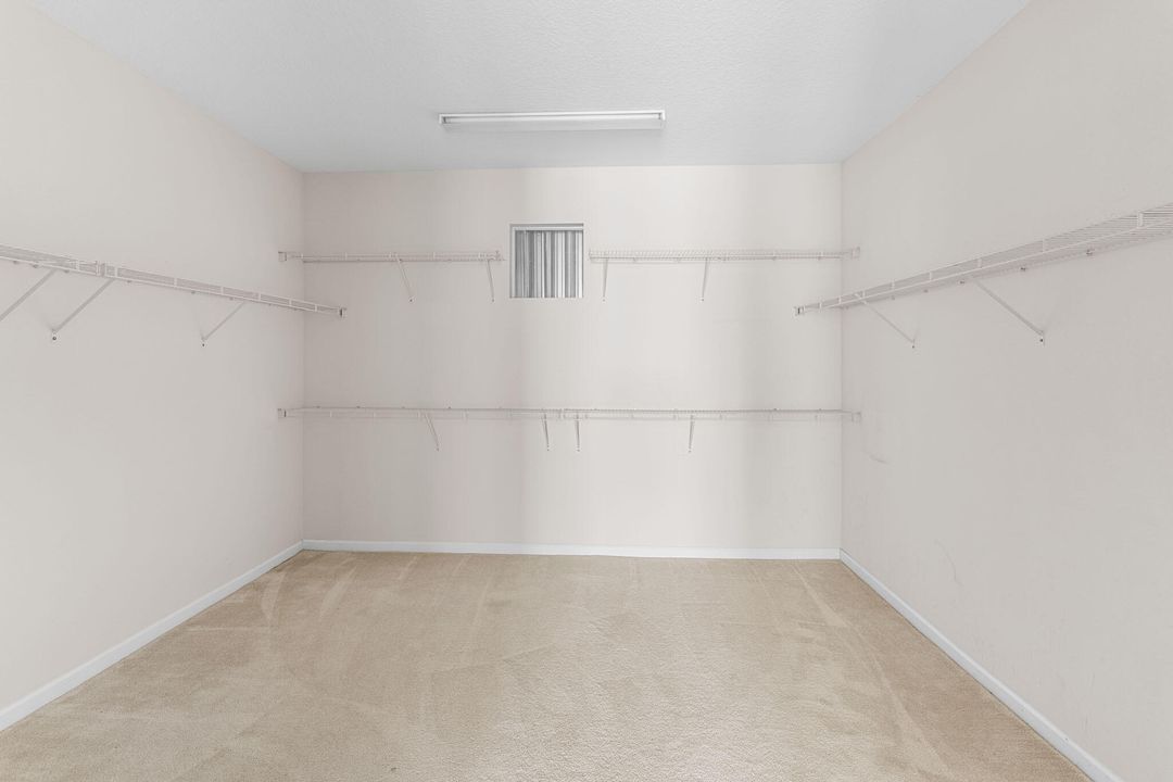 For Sale: $995,000 (6 beds, 5 baths, 4168 Square Feet)