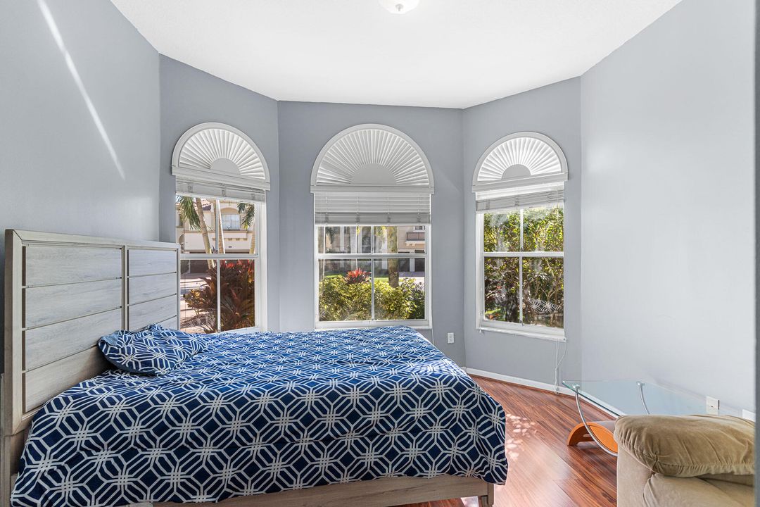 For Sale: $995,000 (6 beds, 5 baths, 4168 Square Feet)