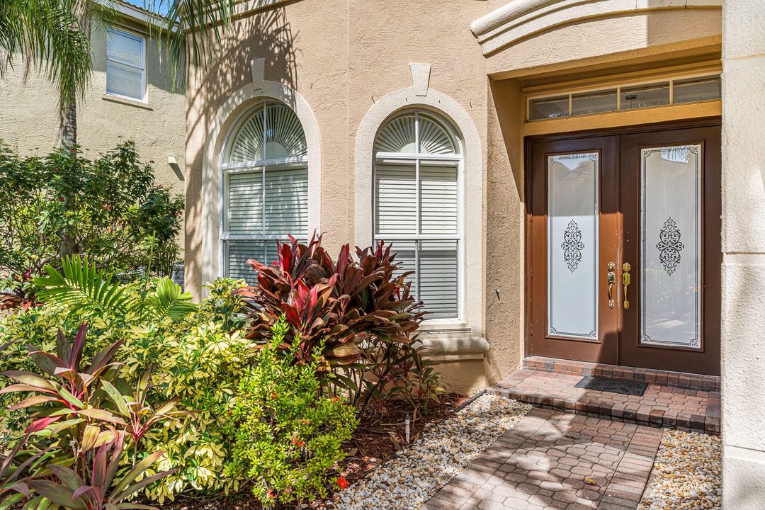 For Sale: $995,000 (6 beds, 5 baths, 4168 Square Feet)