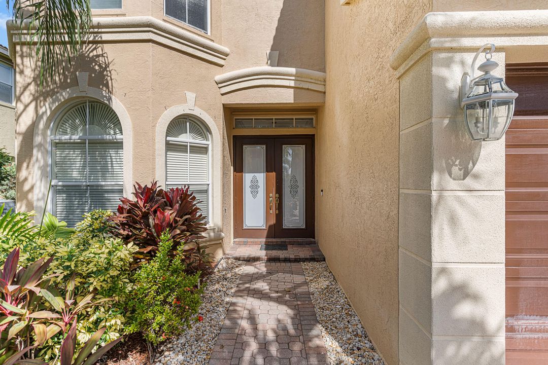 For Sale: $995,000 (6 beds, 5 baths, 4168 Square Feet)