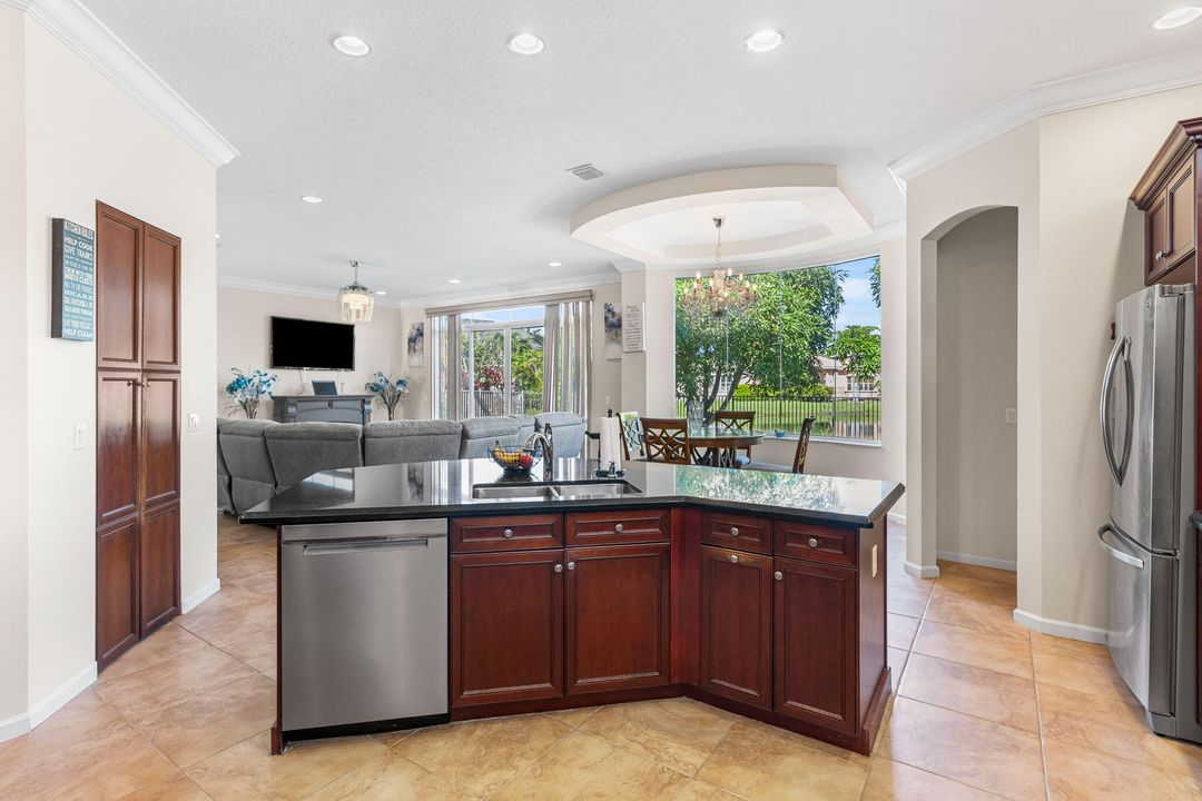 For Sale: $995,000 (6 beds, 5 baths, 4168 Square Feet)