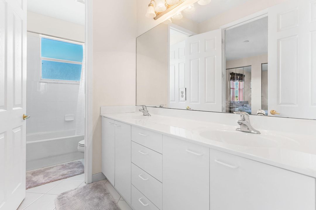 For Sale: $995,000 (6 beds, 5 baths, 4168 Square Feet)