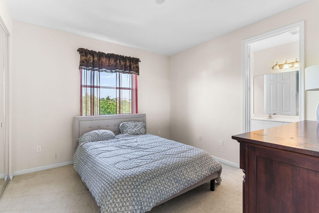 For Sale: $995,000 (6 beds, 5 baths, 4168 Square Feet)