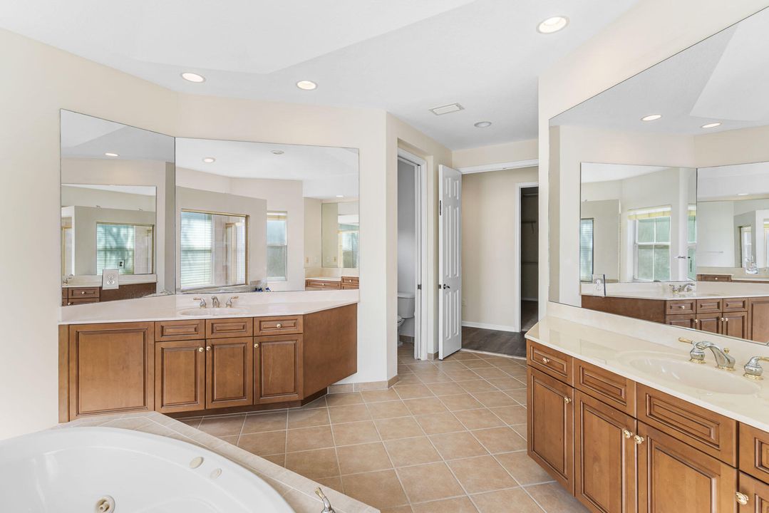 For Sale: $995,000 (6 beds, 5 baths, 4168 Square Feet)