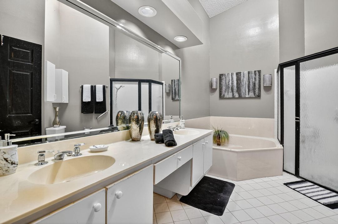 En Venta: $720,000 (4 camas, 2 baños, 2177 Pies cuadrados)