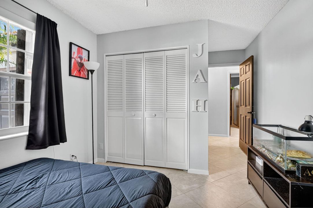 En Venta: $720,000 (4 camas, 2 baños, 2177 Pies cuadrados)