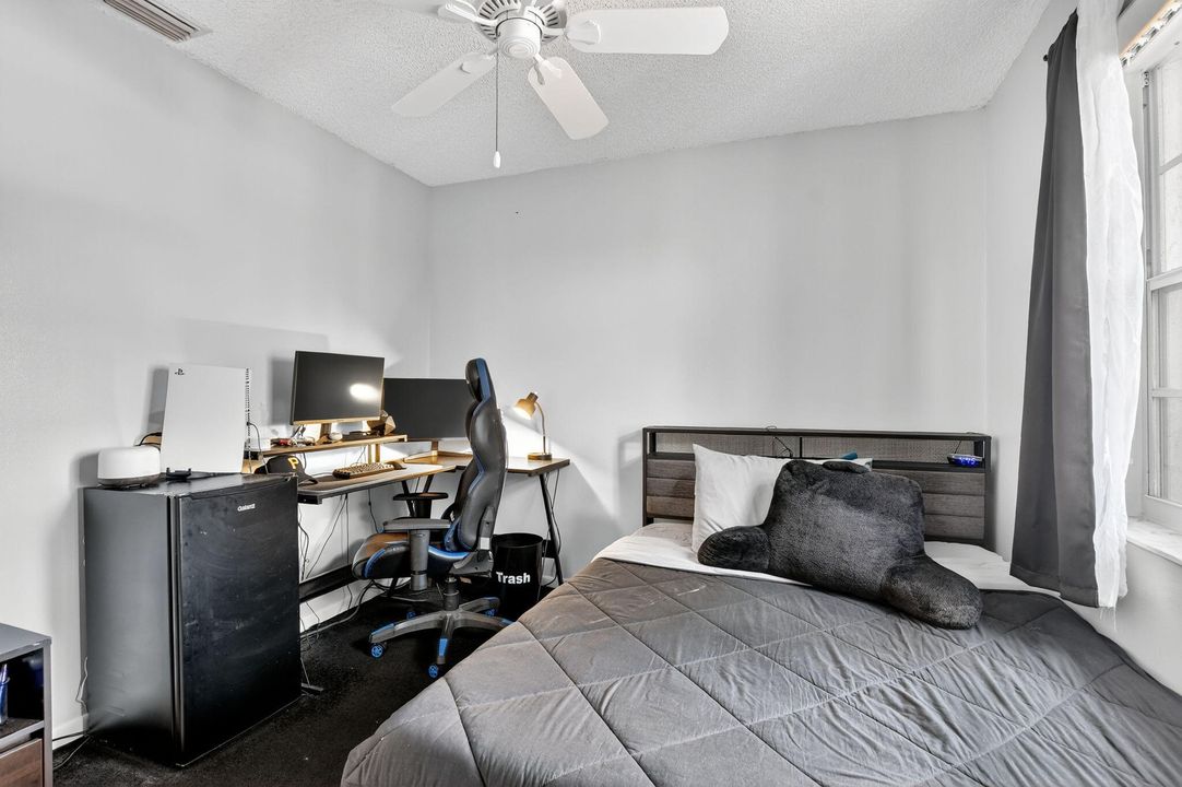 En Venta: $720,000 (4 camas, 2 baños, 2177 Pies cuadrados)