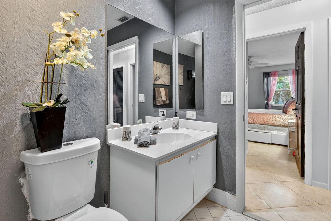 En Venta: $720,000 (4 camas, 2 baños, 2177 Pies cuadrados)