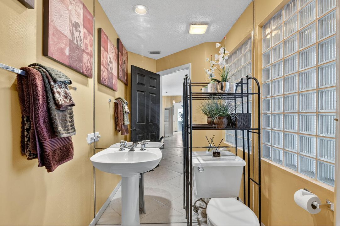 En Venta: $720,000 (4 camas, 2 baños, 2177 Pies cuadrados)