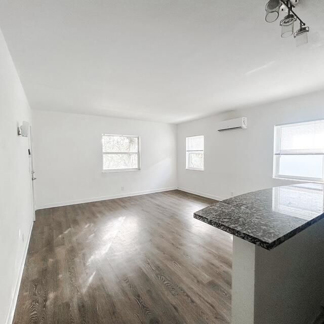 出租: $1,700 (1 贝兹, 1 浴室, 770 平方英尺)