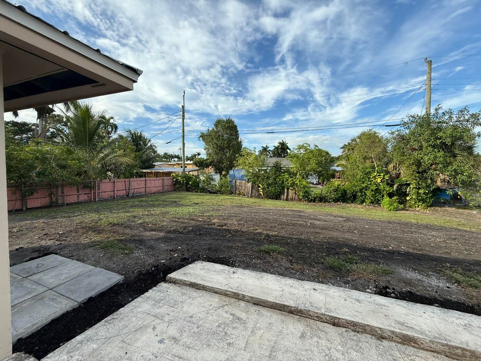 For Sale: $335,000 (3 beds, 2 baths, 1616 Square Feet)