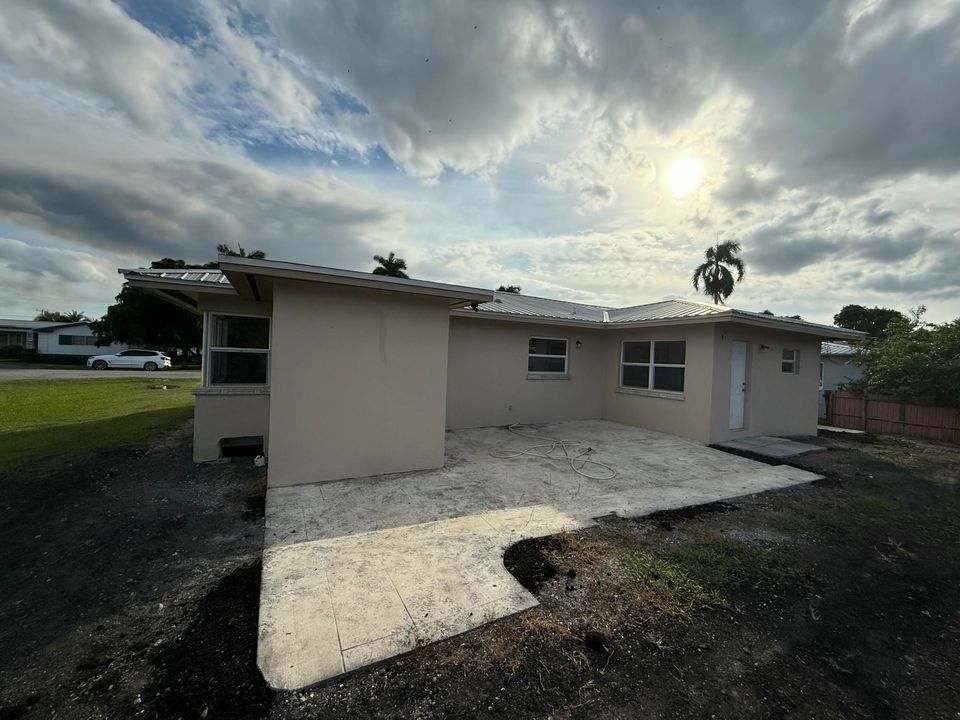 For Sale: $335,000 (3 beds, 2 baths, 1616 Square Feet)