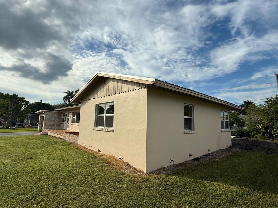 For Sale: $335,000 (3 beds, 2 baths, 1616 Square Feet)