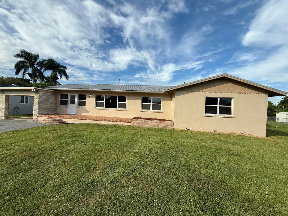For Sale: $335,000 (3 beds, 2 baths, 1616 Square Feet)