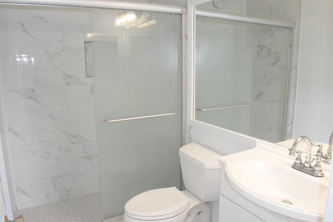 Active With Contract: $2,100 (2 beds, 2 baths, 1226 Square Feet)