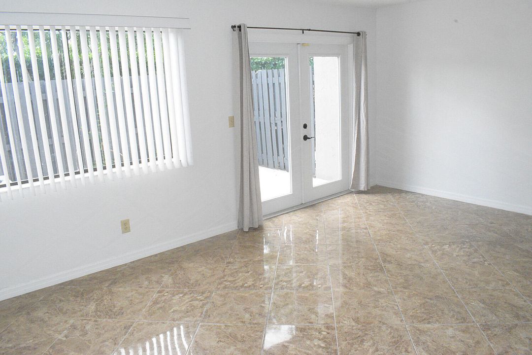 Active With Contract: $2,100 (2 beds, 2 baths, 1226 Square Feet)