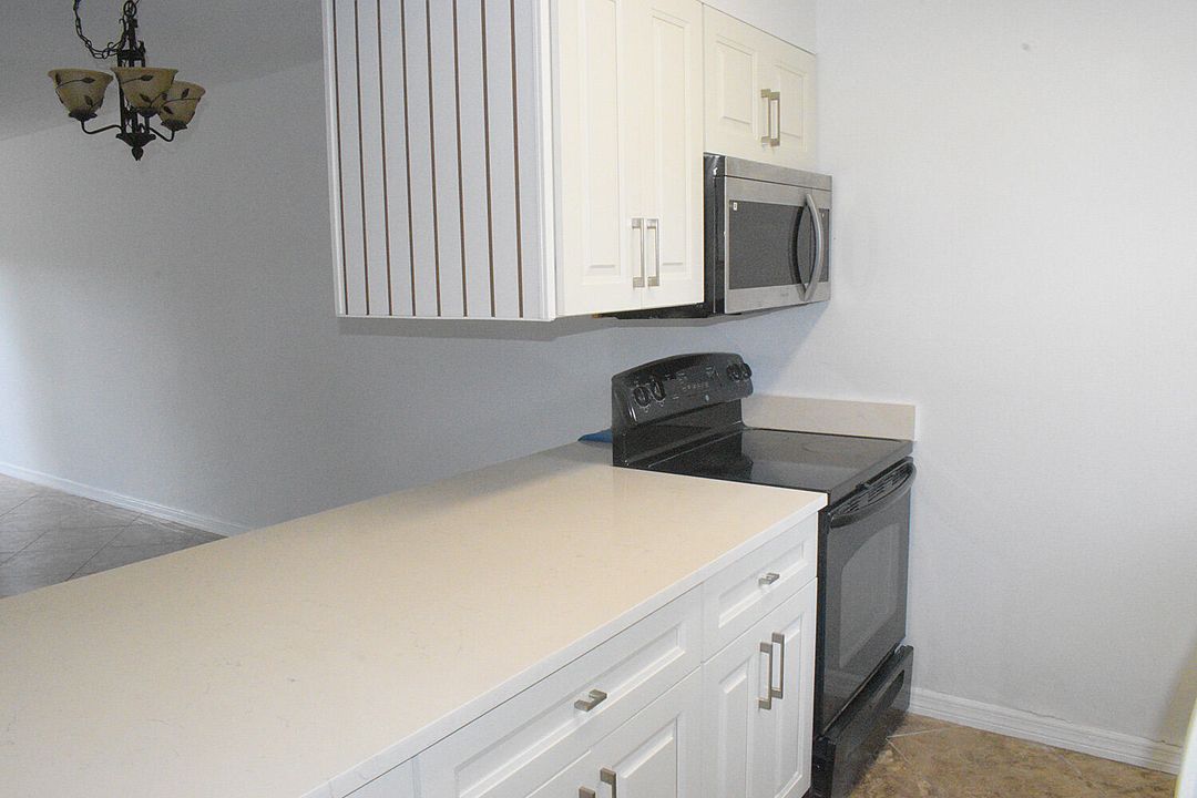 Active With Contract: $2,100 (2 beds, 2 baths, 1226 Square Feet)