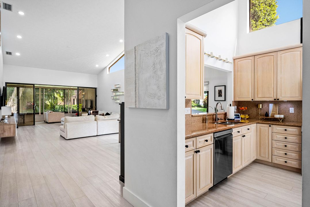 На продажу: $650,000 (3 спален, 3 ванн, 2009 Квадратных фут)