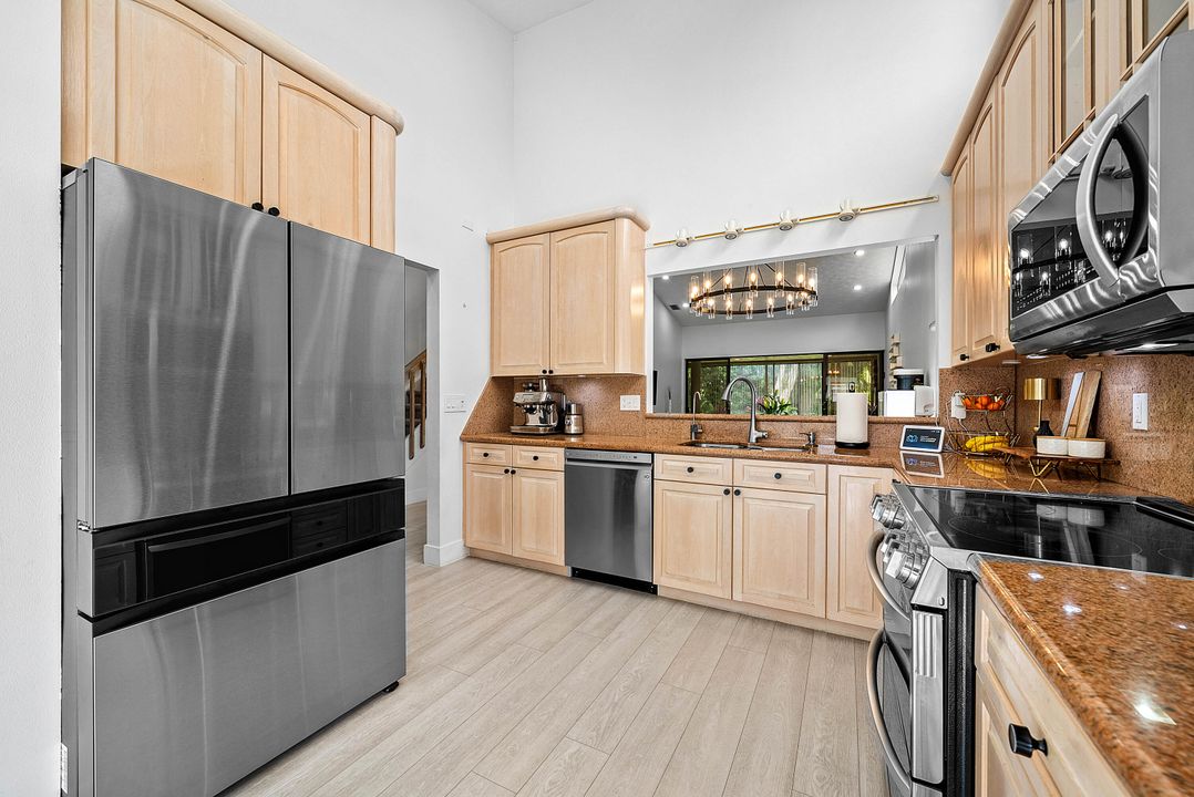 На продажу: $650,000 (3 спален, 3 ванн, 2009 Квадратных фут)