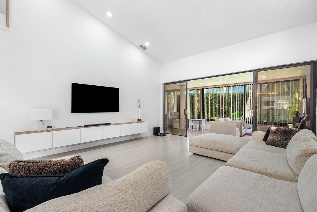 На продажу: $650,000 (3 спален, 3 ванн, 2009 Квадратных фут)