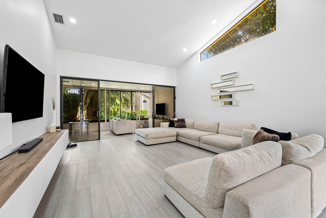 На продажу: $650,000 (3 спален, 3 ванн, 2009 Квадратных фут)