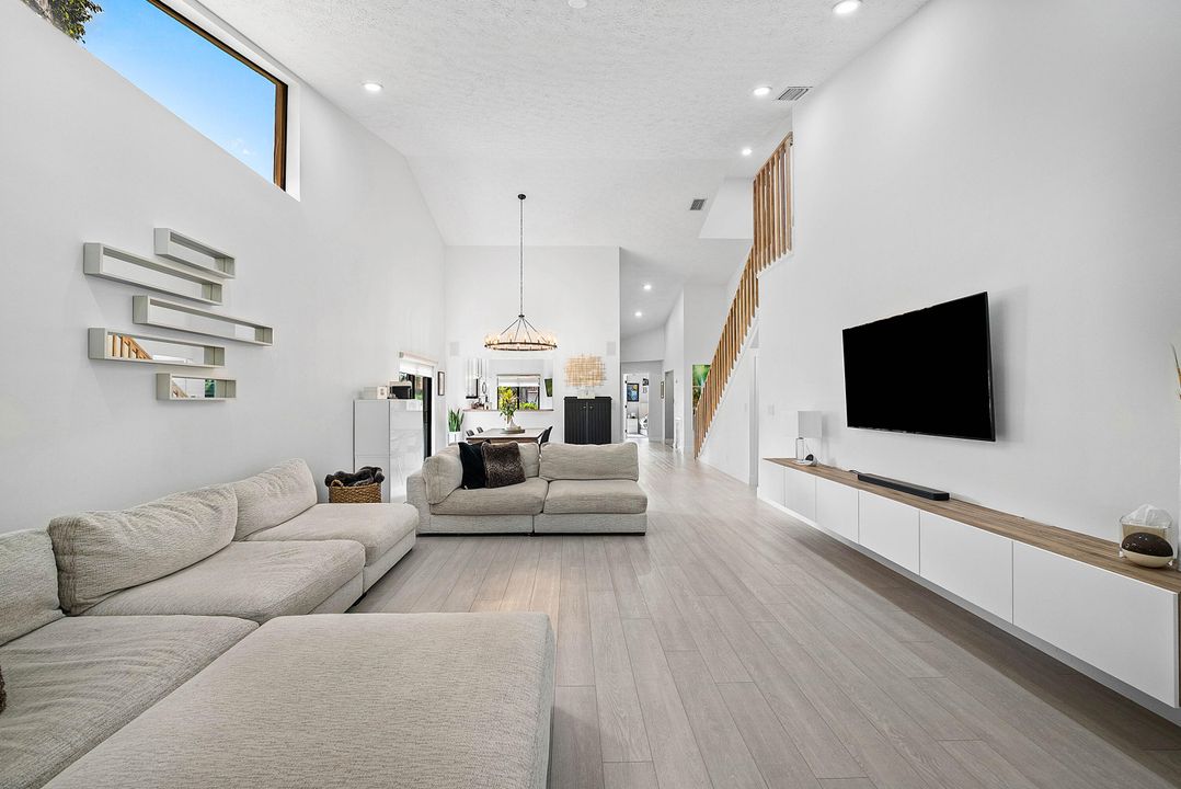 На продажу: $650,000 (3 спален, 3 ванн, 2009 Квадратных фут)