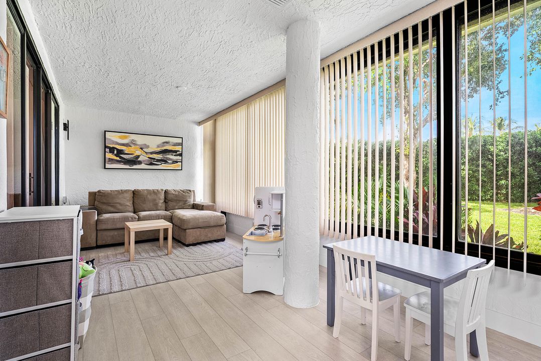 На продажу: $650,000 (3 спален, 3 ванн, 2009 Квадратных фут)