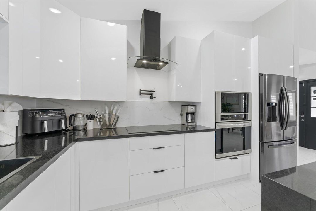 待售: $925,000 (5 贝兹, 3 浴室, 2146 平方英尺)