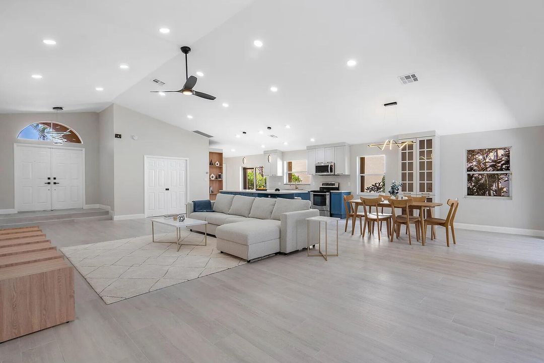 For Rent: $5,500 (3 beds, 2 baths, 1963 Square Feet)