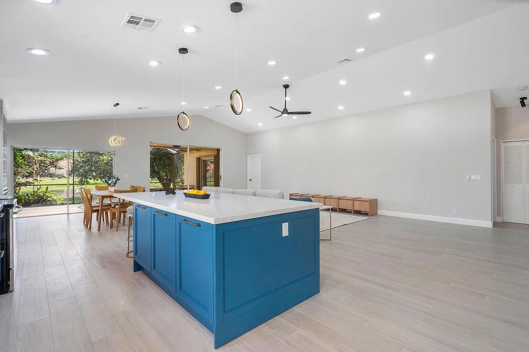 For Rent: $5,500 (3 beds, 2 baths, 1963 Square Feet)