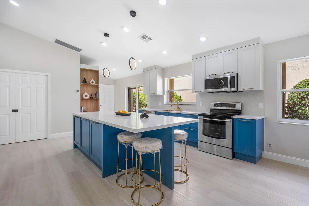 For Rent: $5,500 (3 beds, 2 baths, 1963 Square Feet)