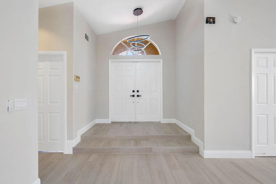 For Rent: $5,500 (3 beds, 2 baths, 1963 Square Feet)